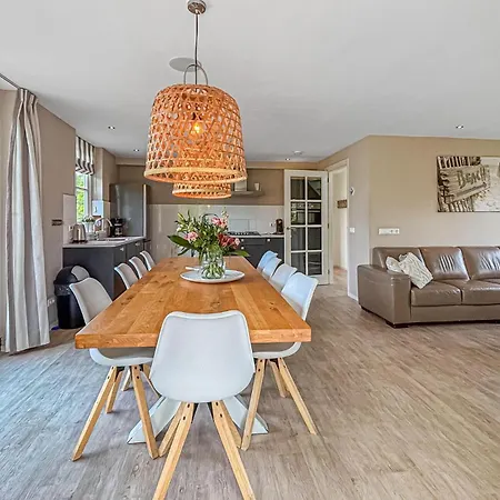 5 Bedroom Beautiful In * Нордвейк-ан-Зее