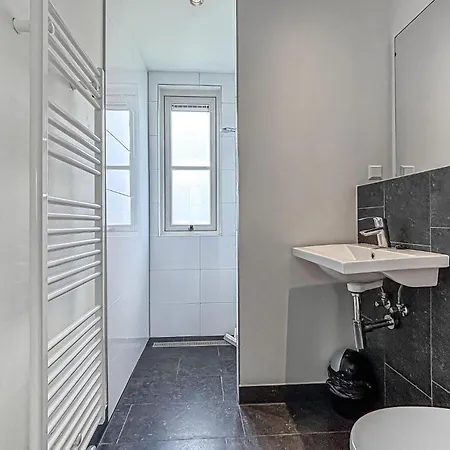 Дом отдыха 5 Bedroom Beautiful In